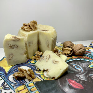 Formaggio Di Pecora Primo Sale con Noci
