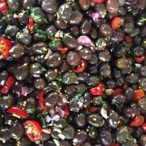 Olive Nere al Peperoncino in Salamoia