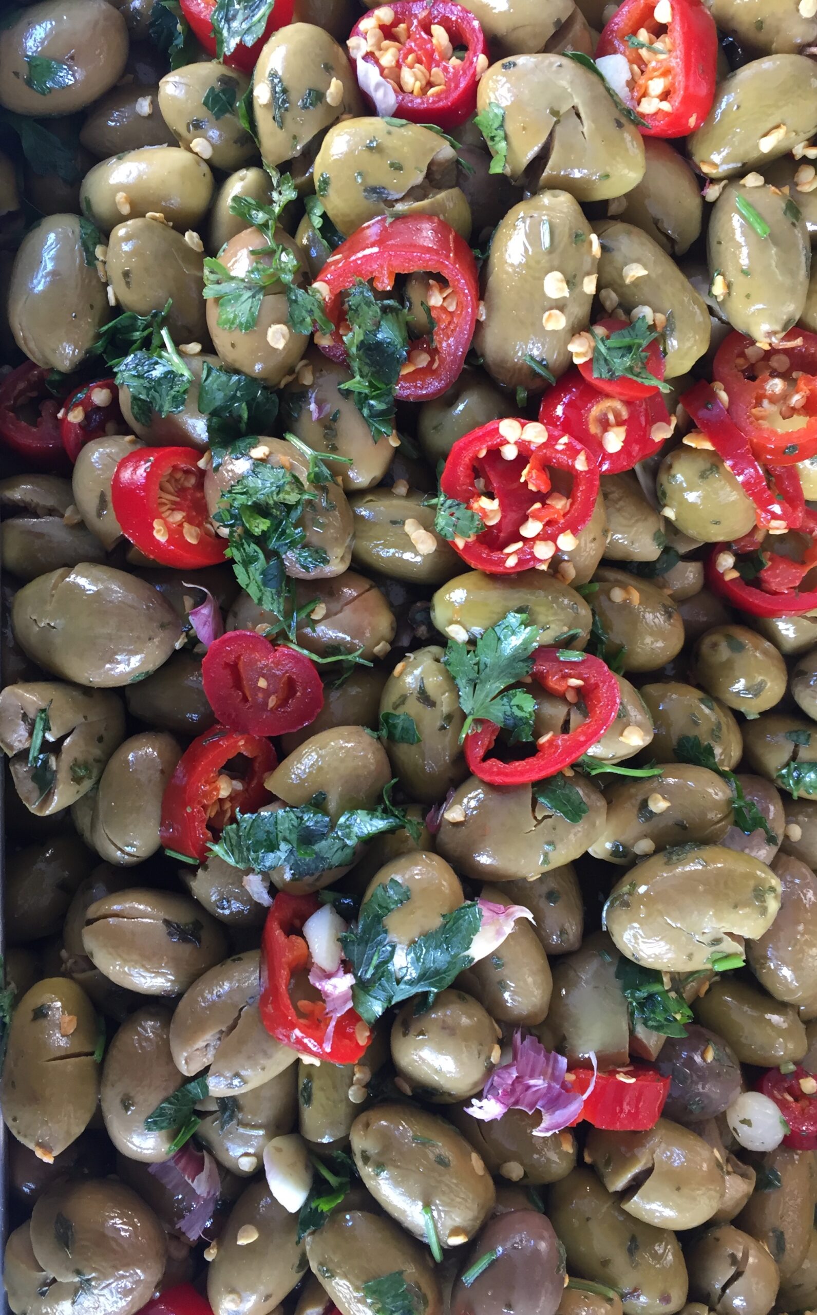Olive Verdi schiacciate al Peperoncino in Salamoia